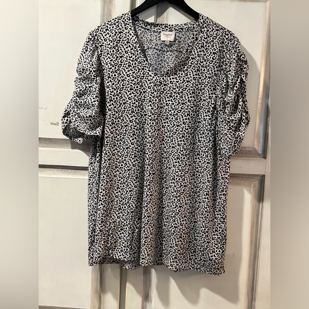 Hayden 1XL great animal print top
